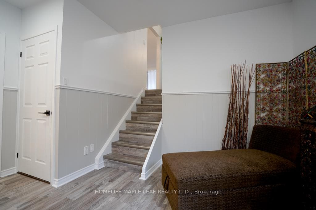 147 Muriel Crescent photo 24