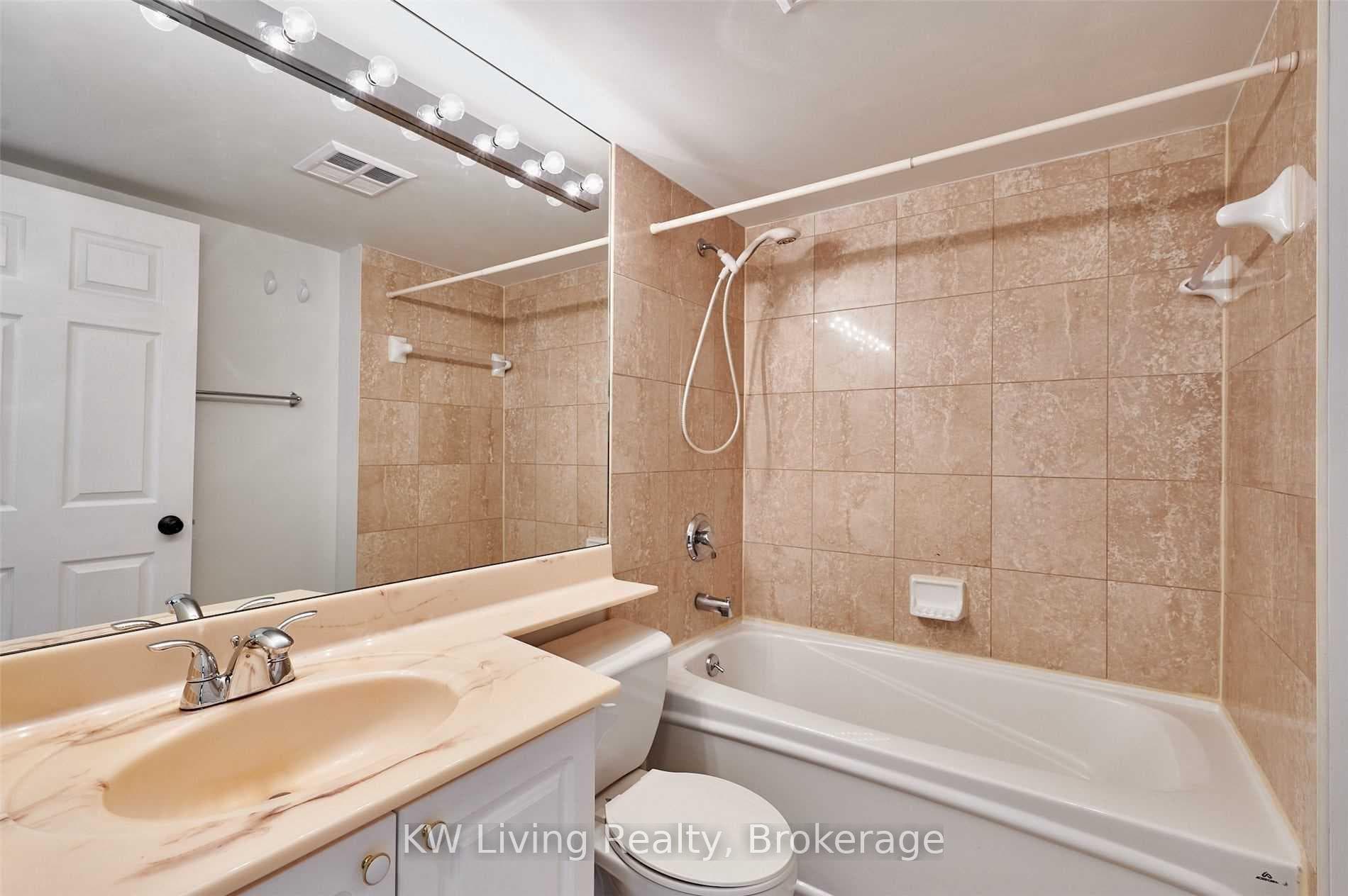 909 Bay Street Unit 606 photo 18
