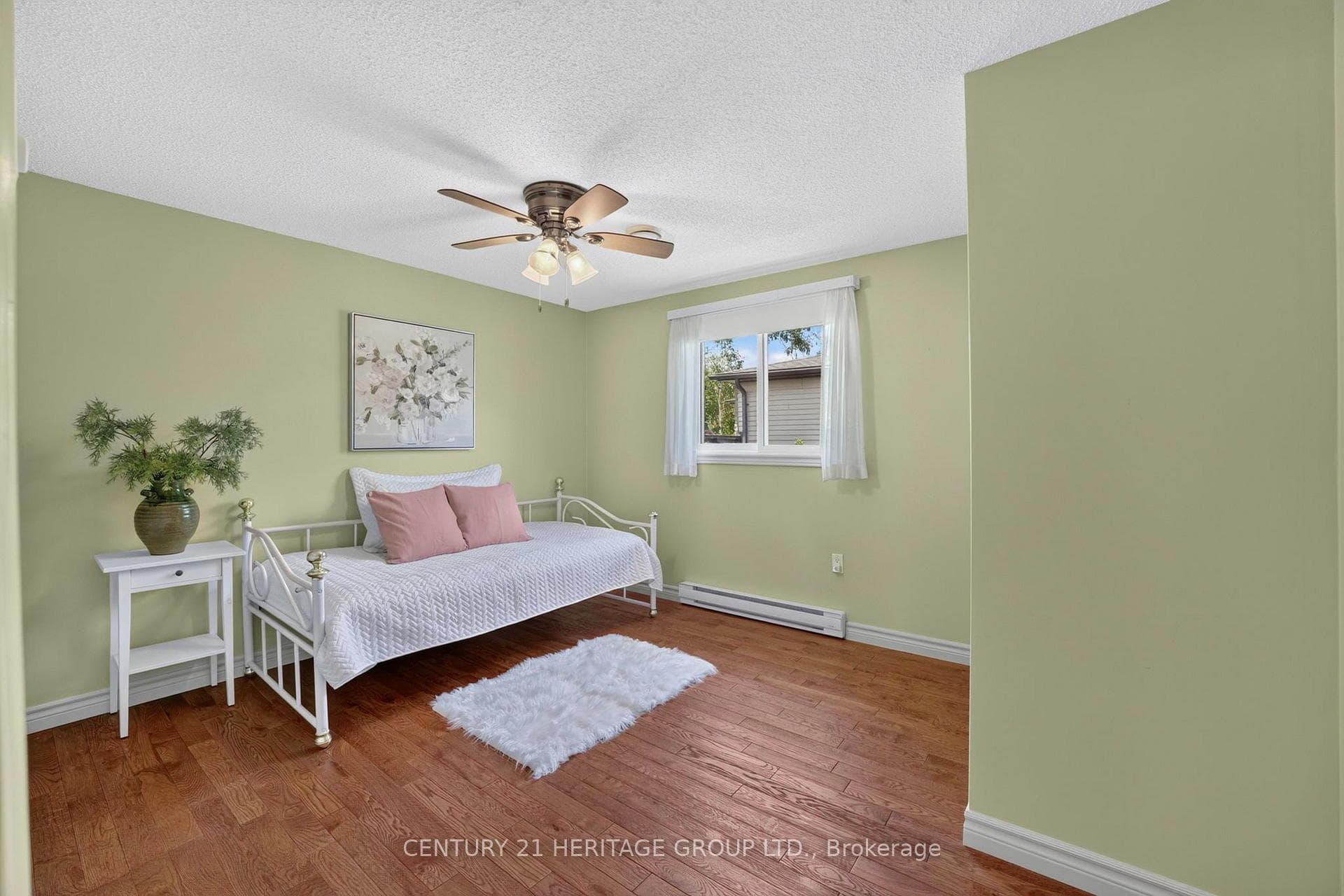 226 Lillian Crescent photo 16