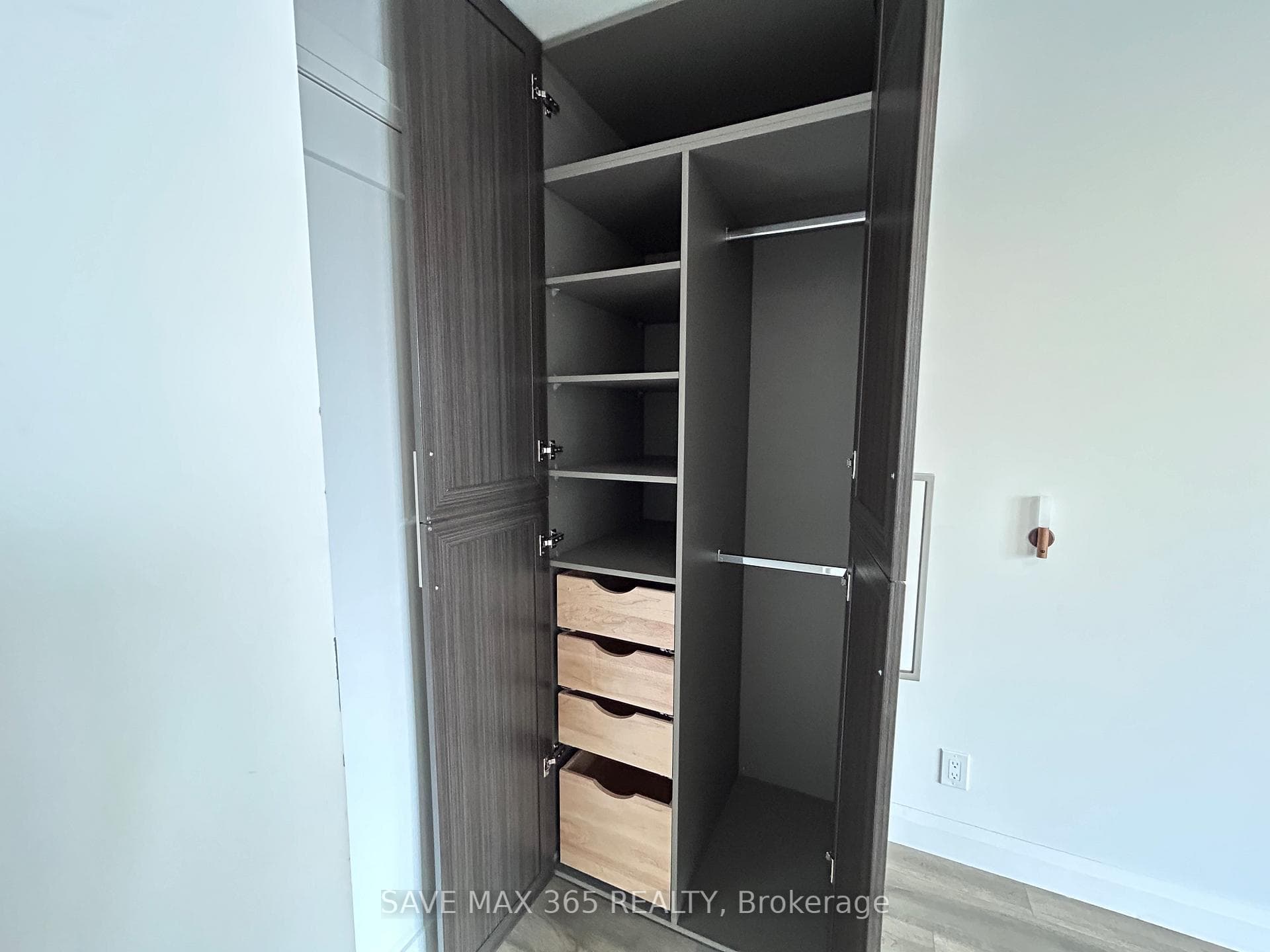 500 Brock Avenue Unit 809 photo 12