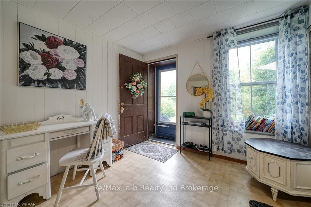 392 KING STREET WEST Street photo 26