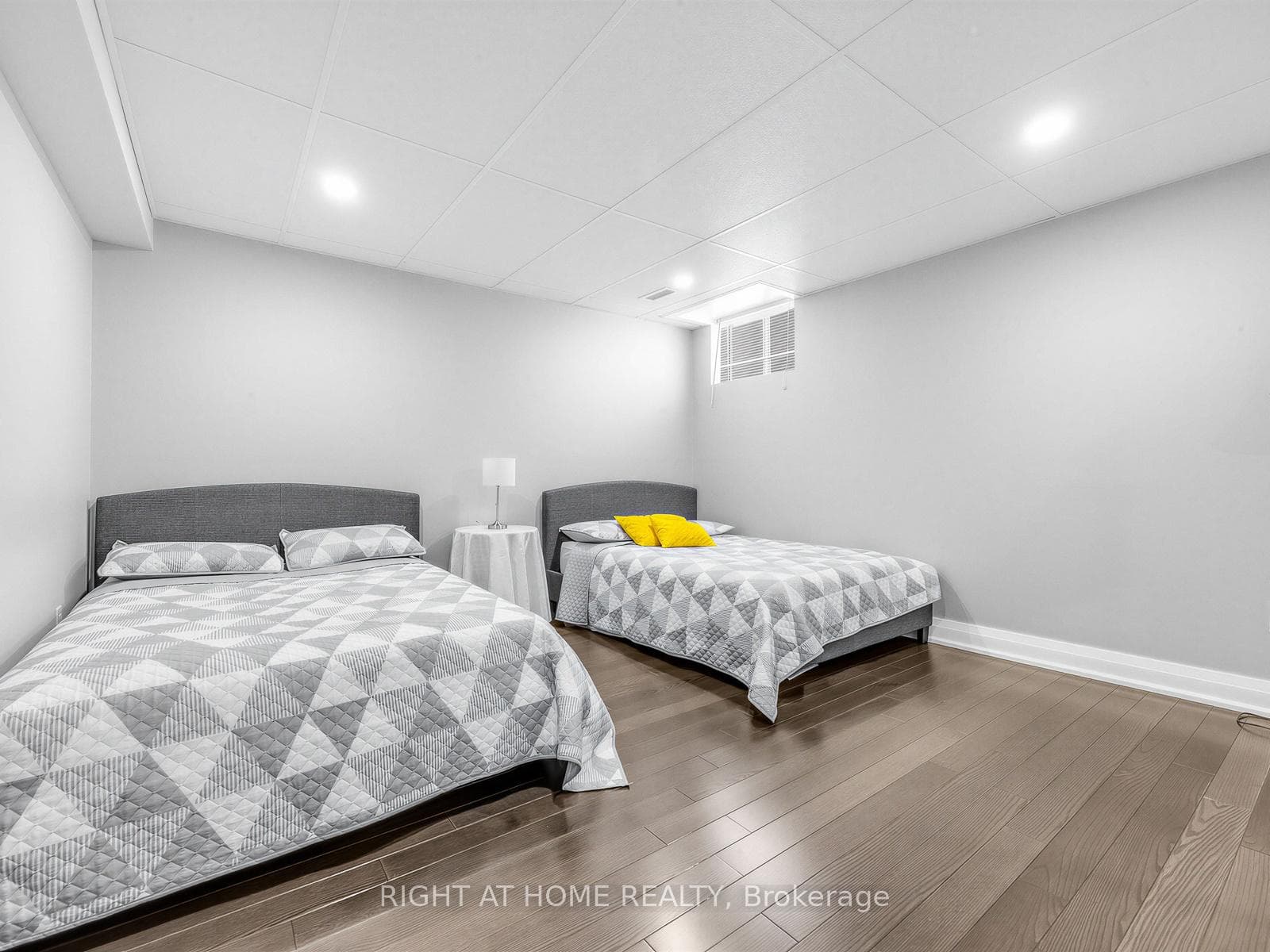 826 Booth Avenue photo 29