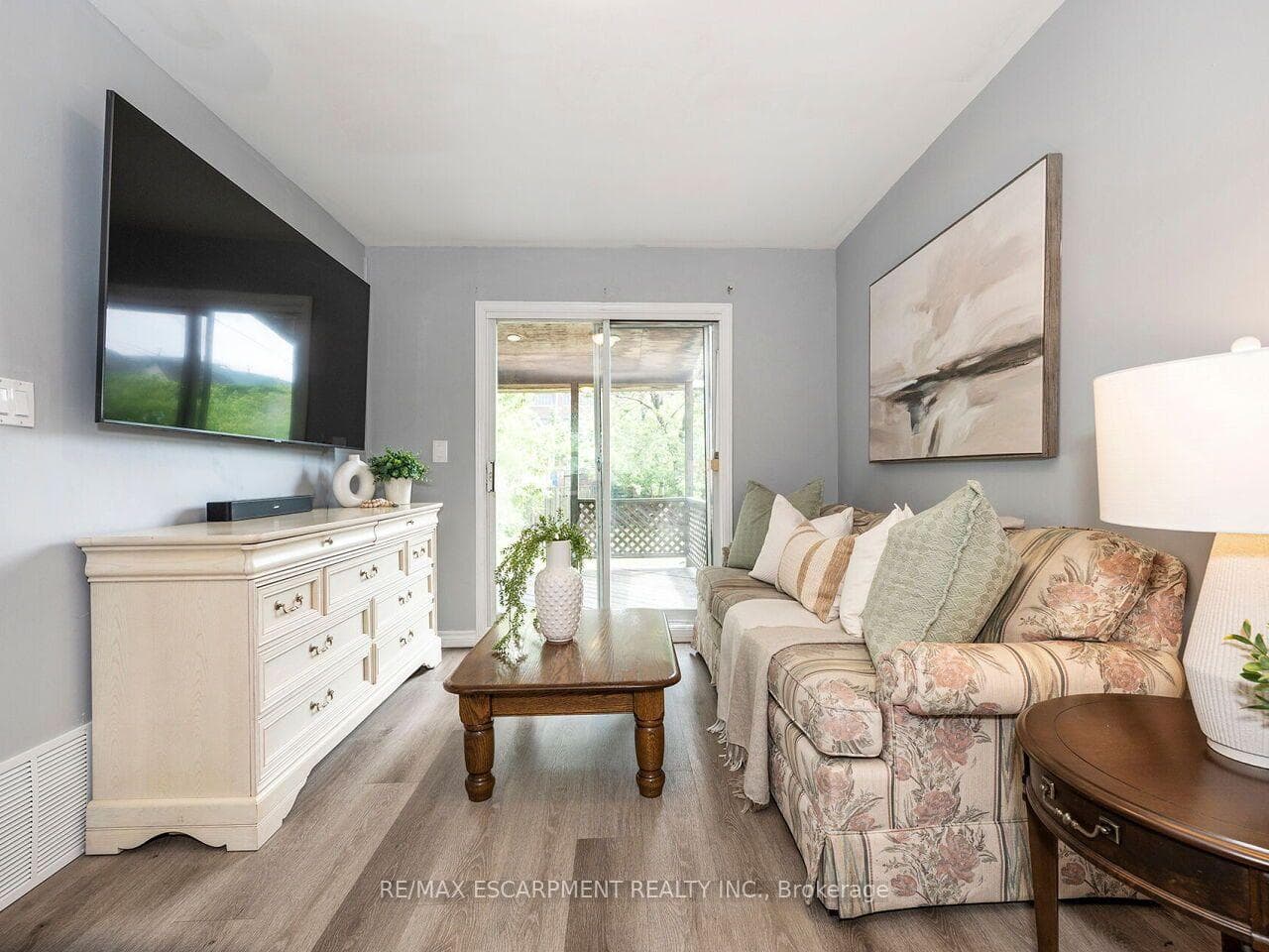 52 Stapleton Avenue photo 4
