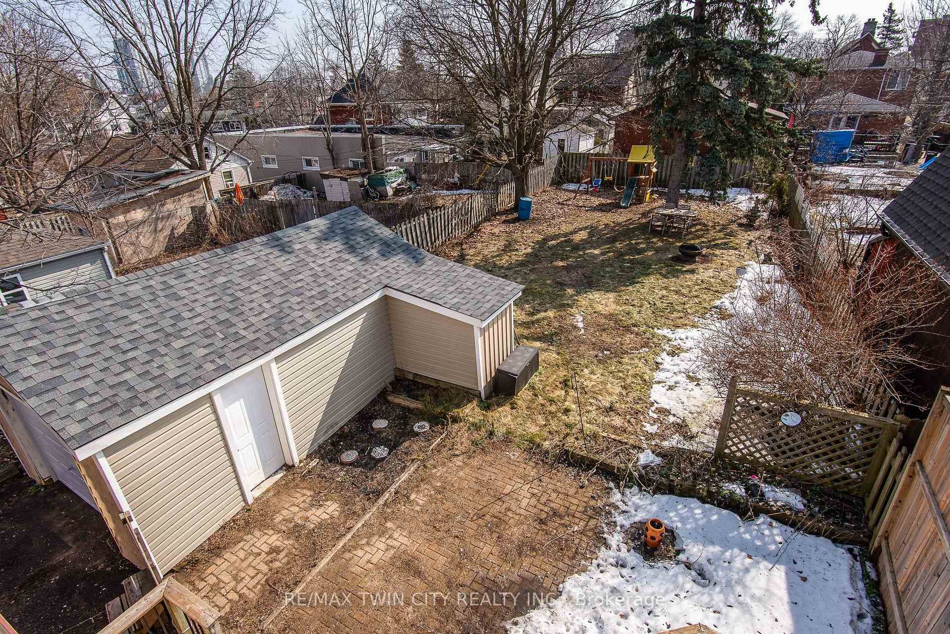 15 Herlan Avenue photo 6