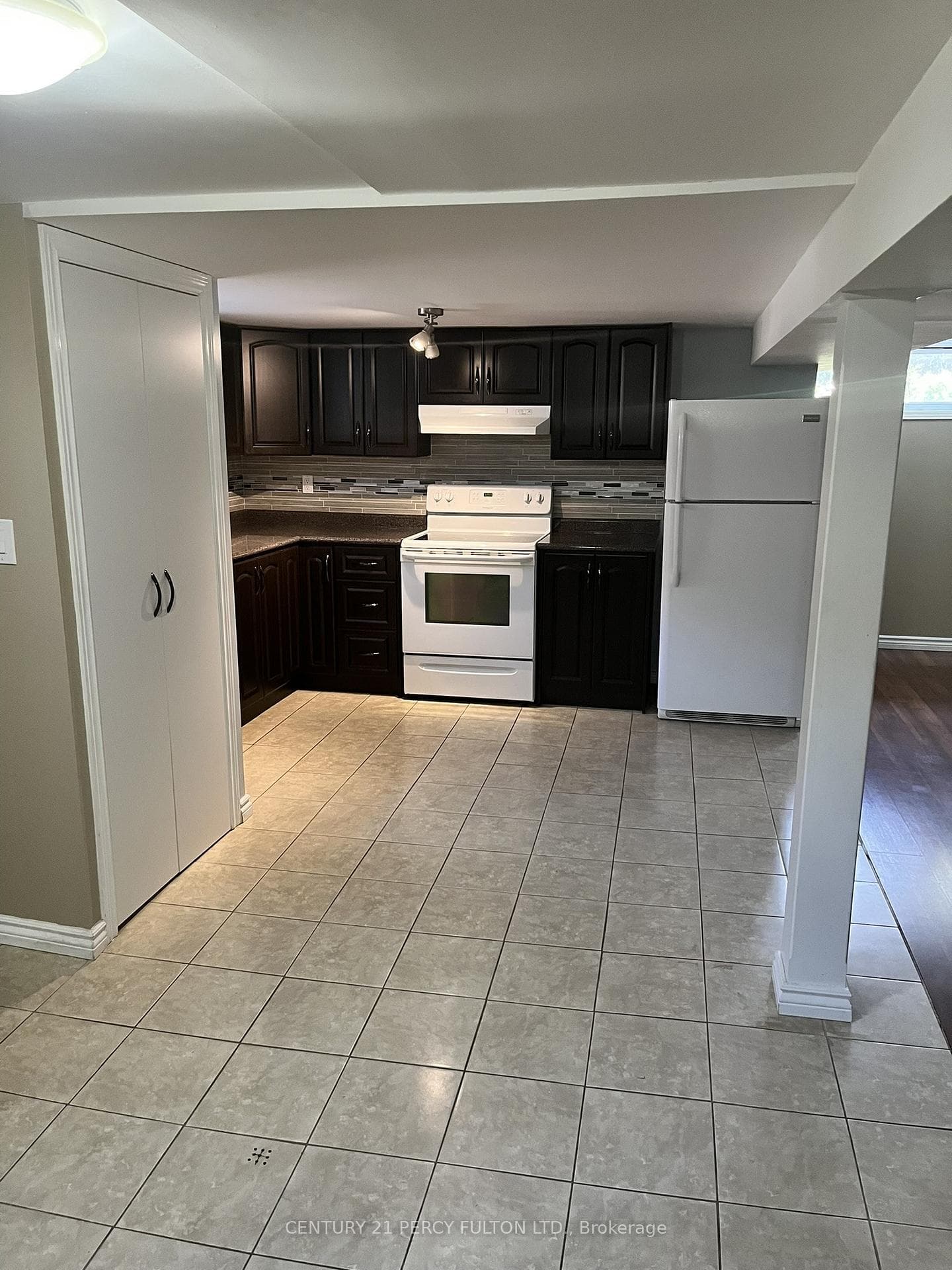 912 Modlin Road photo 4
