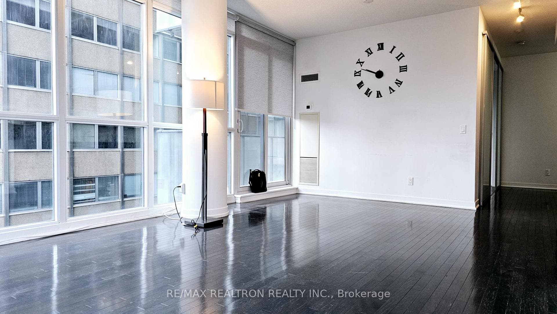770 Bay Street Unit 712 photo 10