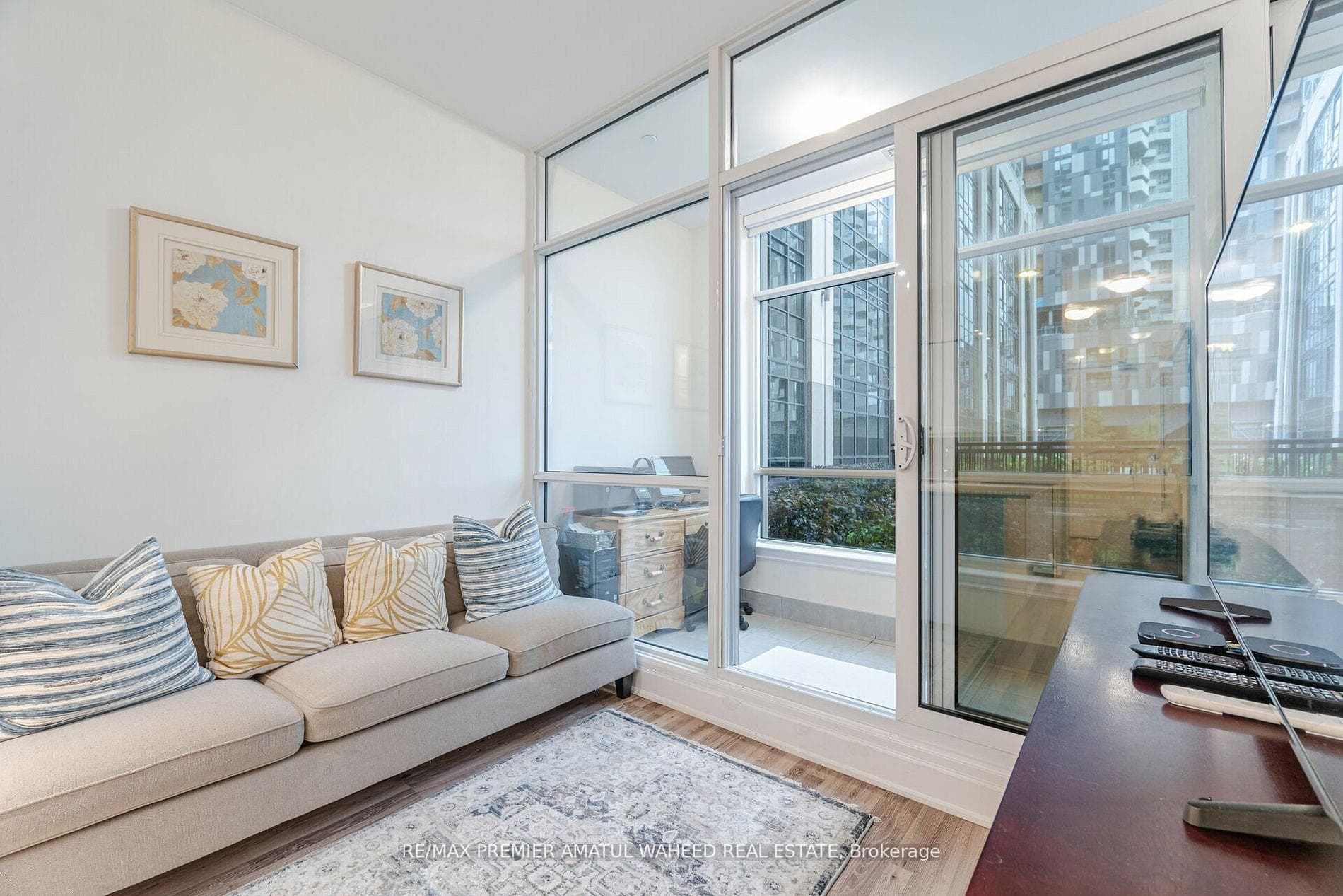 9085 Jane Street Unit 101 photo 12