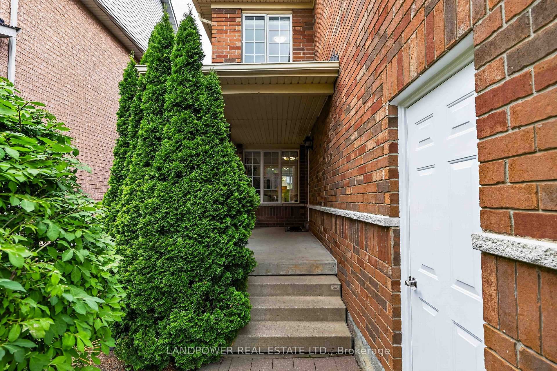 126 Rideau Drive photo 3