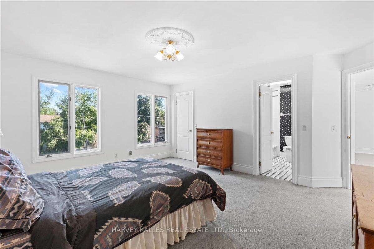 Large Bedroom w/ Jack & Jill Bathroom