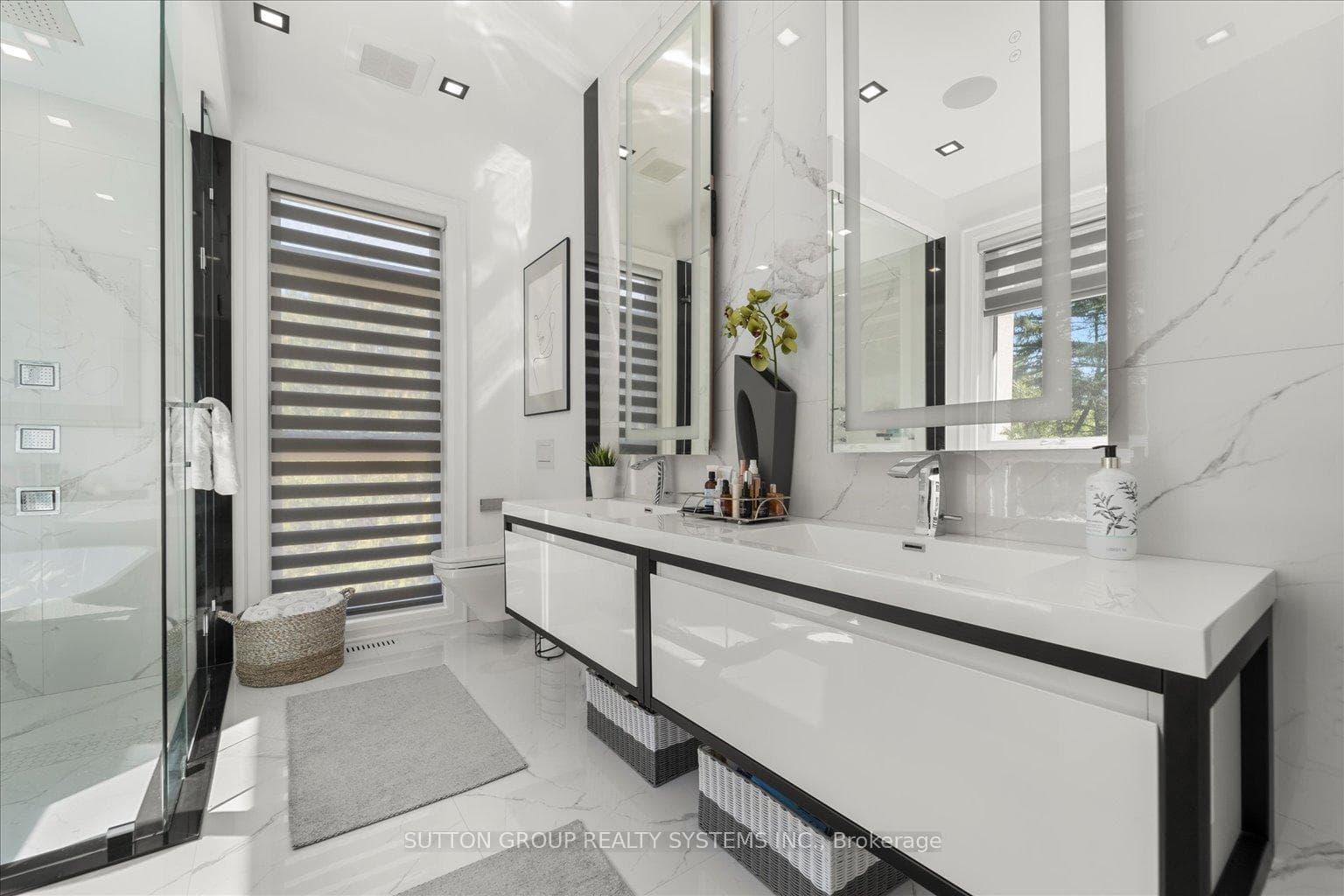 146 Martin Grove Road photo 20