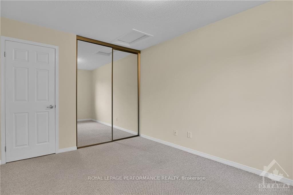 25 STURBRIDGE photo 20