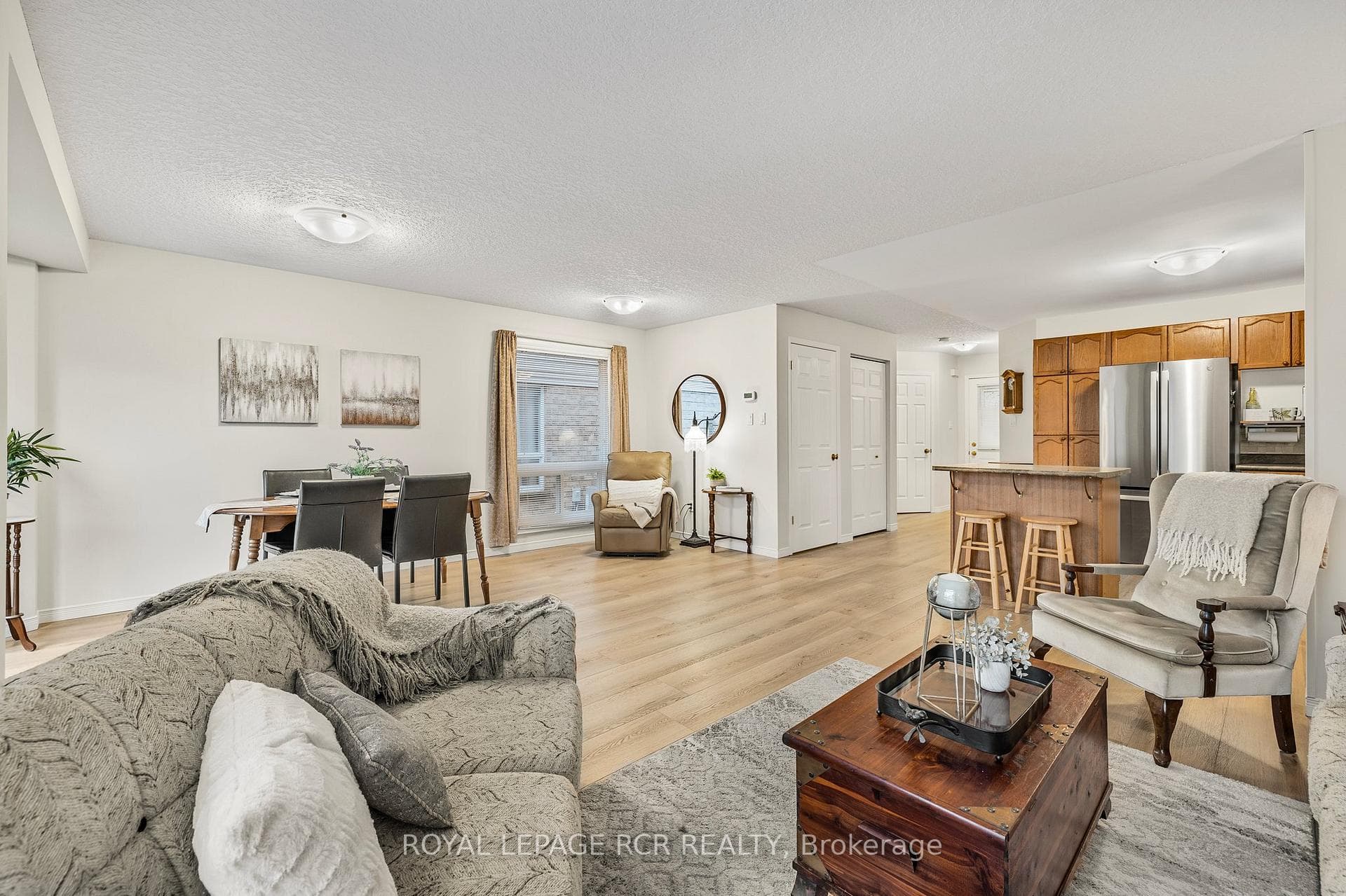 21 Colbourne Crescent photo 14