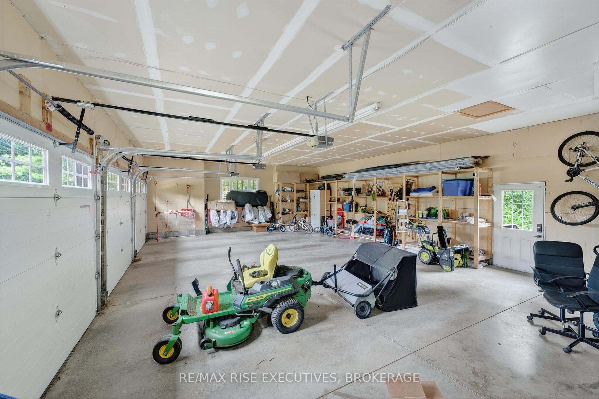648 Woodland Place photo 41