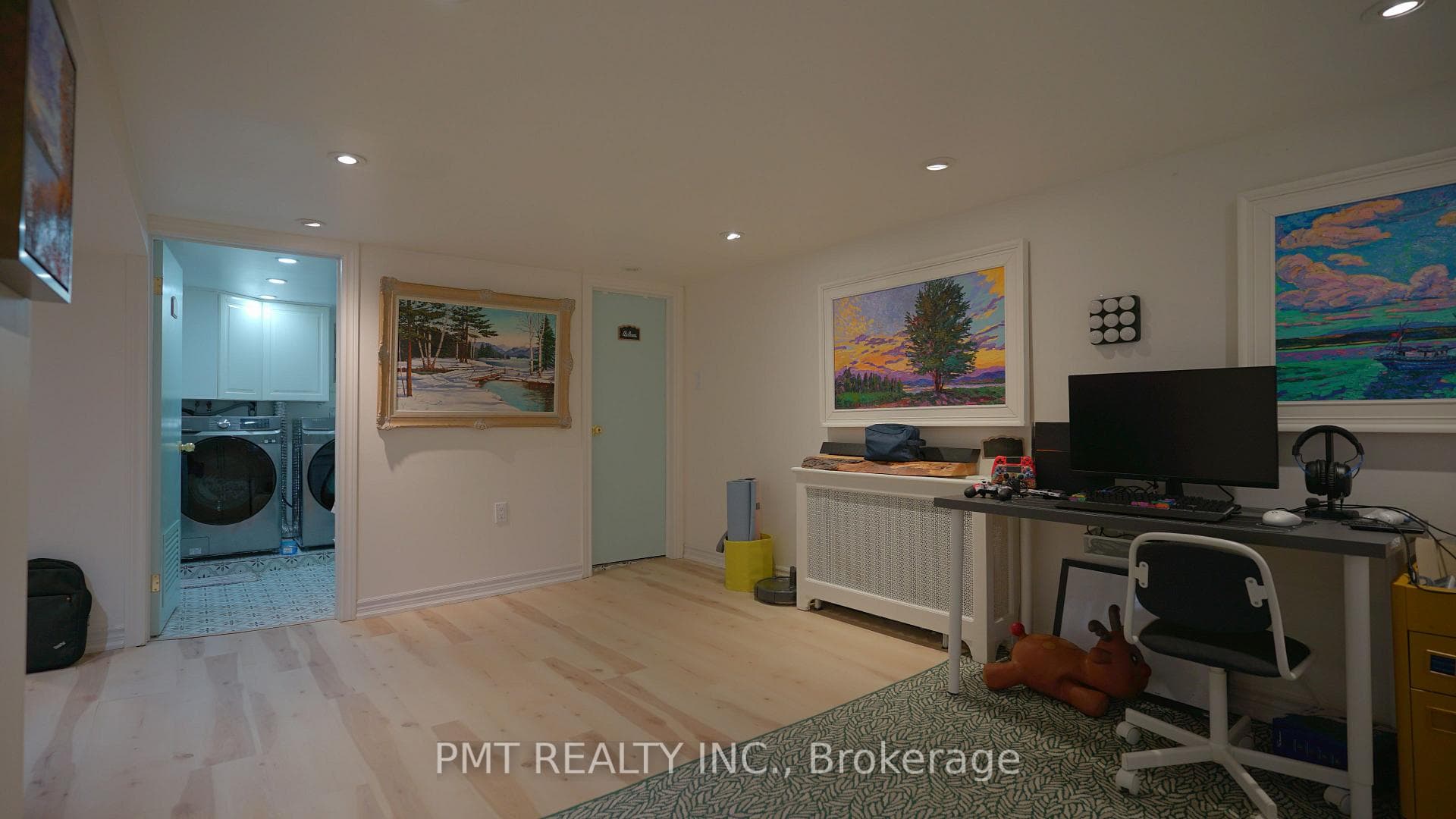581 Soudan Avenue photo 23