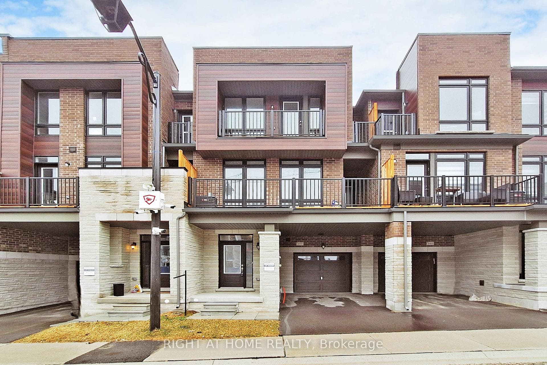 157 Blick Crescent photo 1