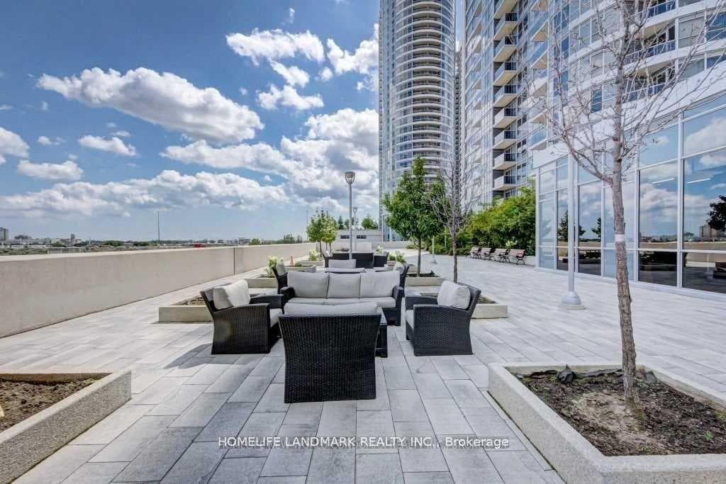 181 Village Green Square Unit 811 photo 12