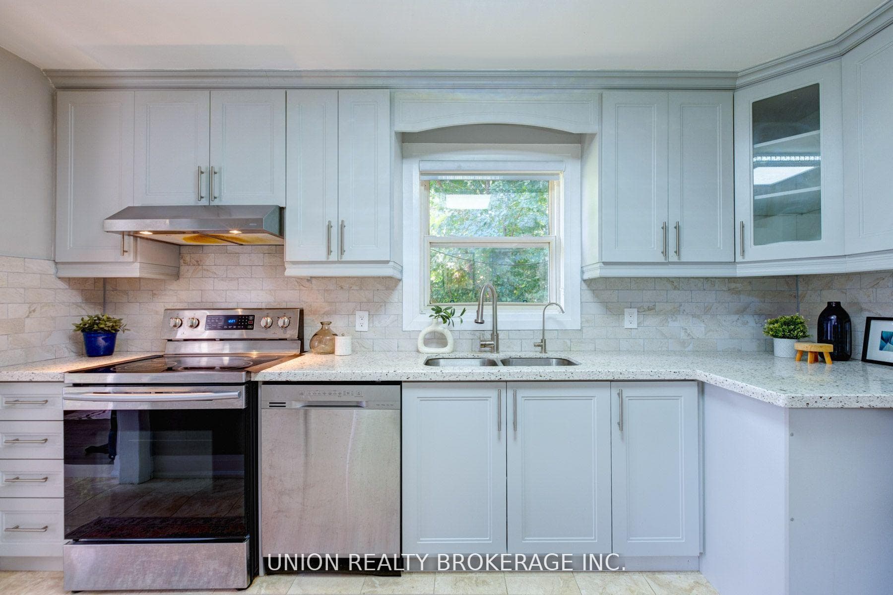 28 Fishleigh Drive Unit Main photo 8
