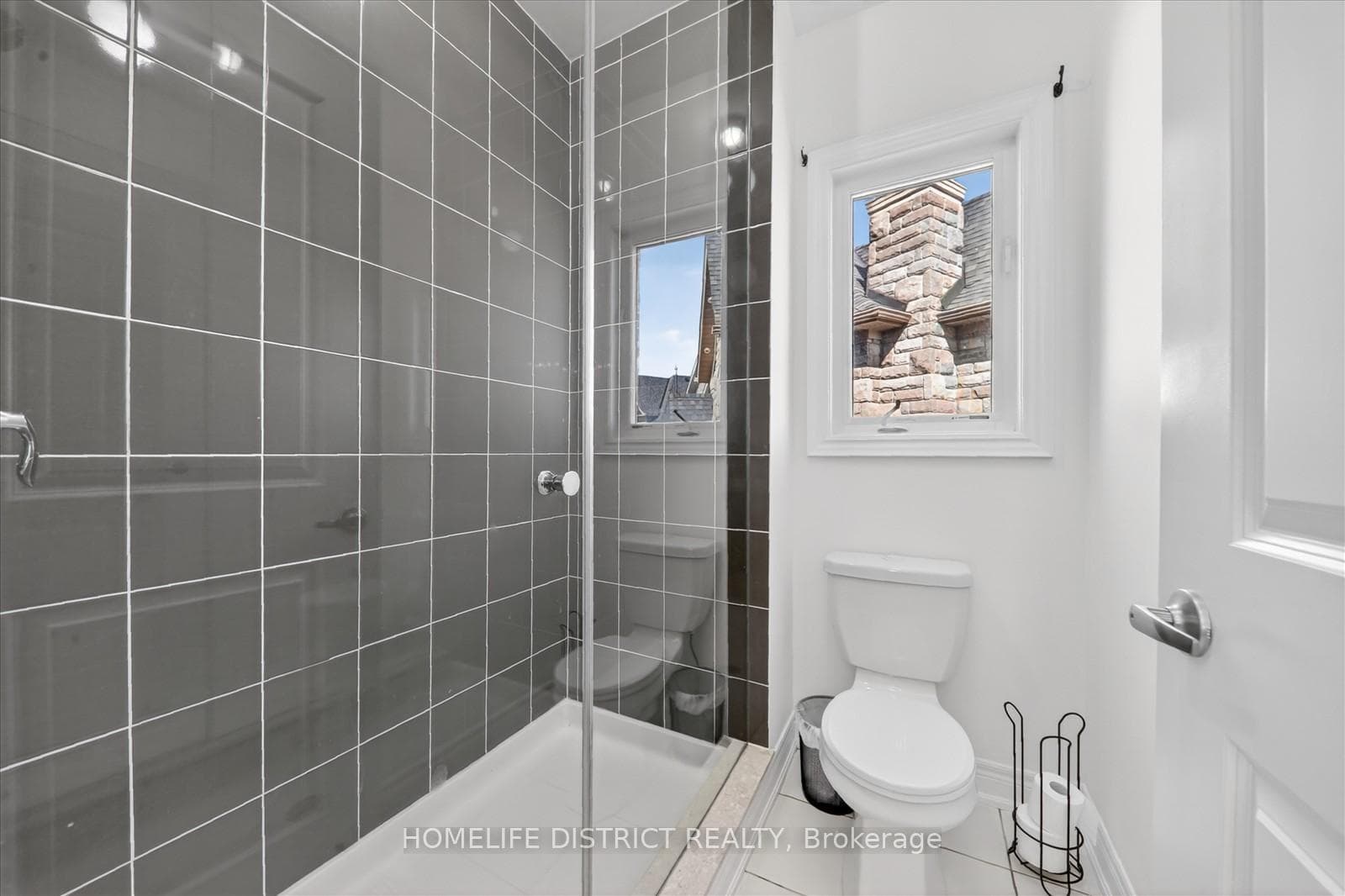 210 Cannes Avenue photo 36