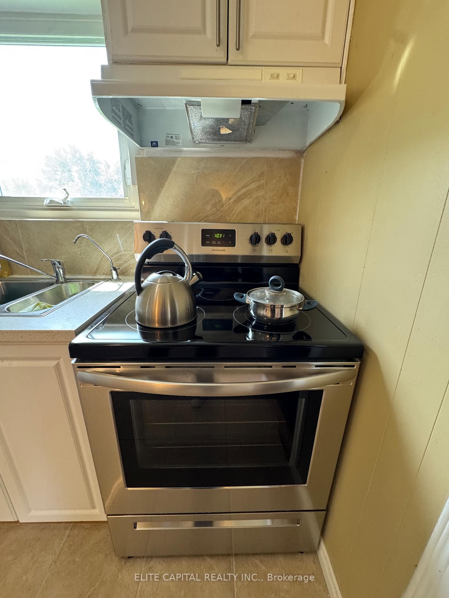 9 Lambrook Drive photo 10