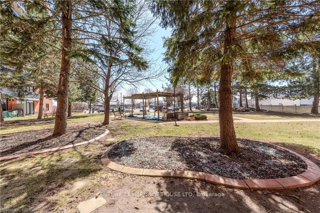 9 Bonheur Court Unit 109 photo 33