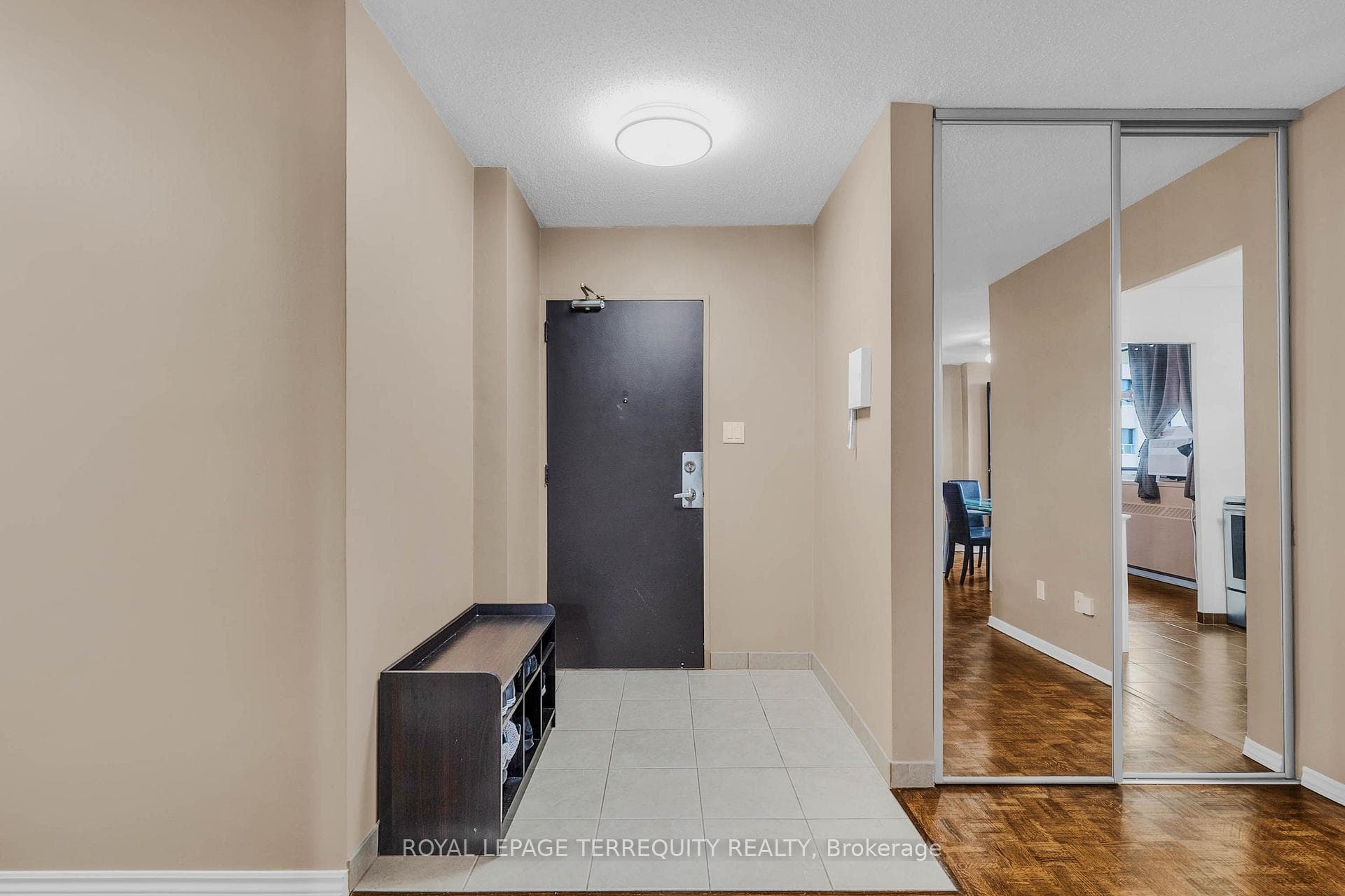 180 Markham Road Unit 816 photo 5