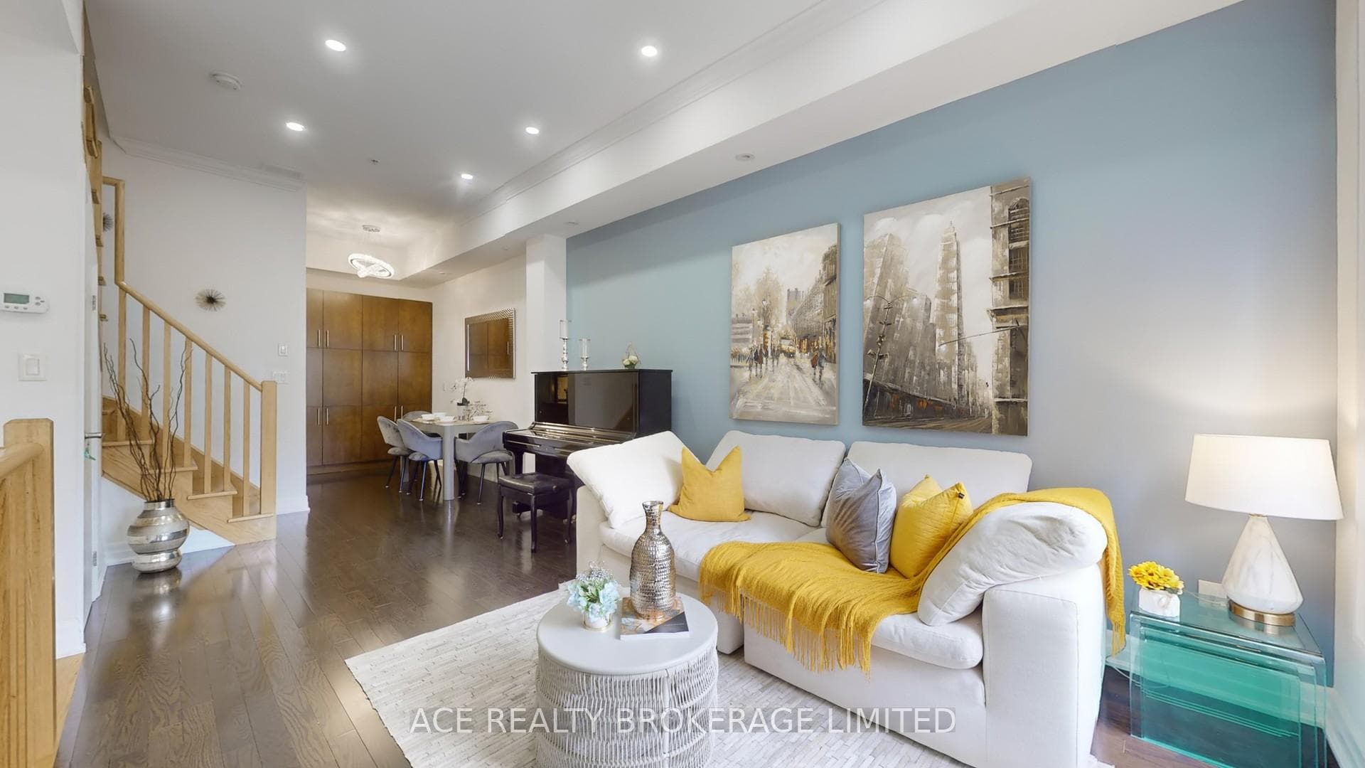 447A Queen Street photo 4