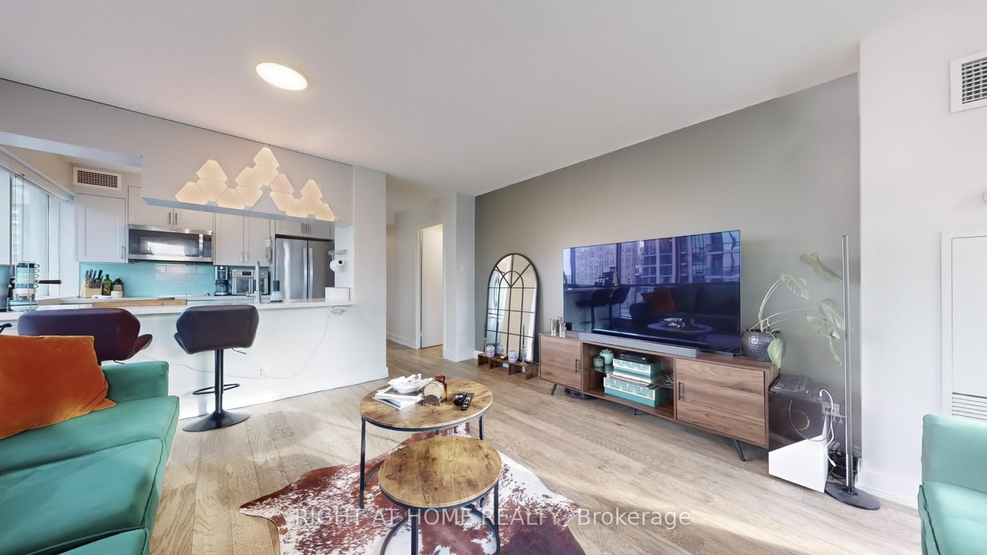 10 Yonge Street Unit 2103 photo 5