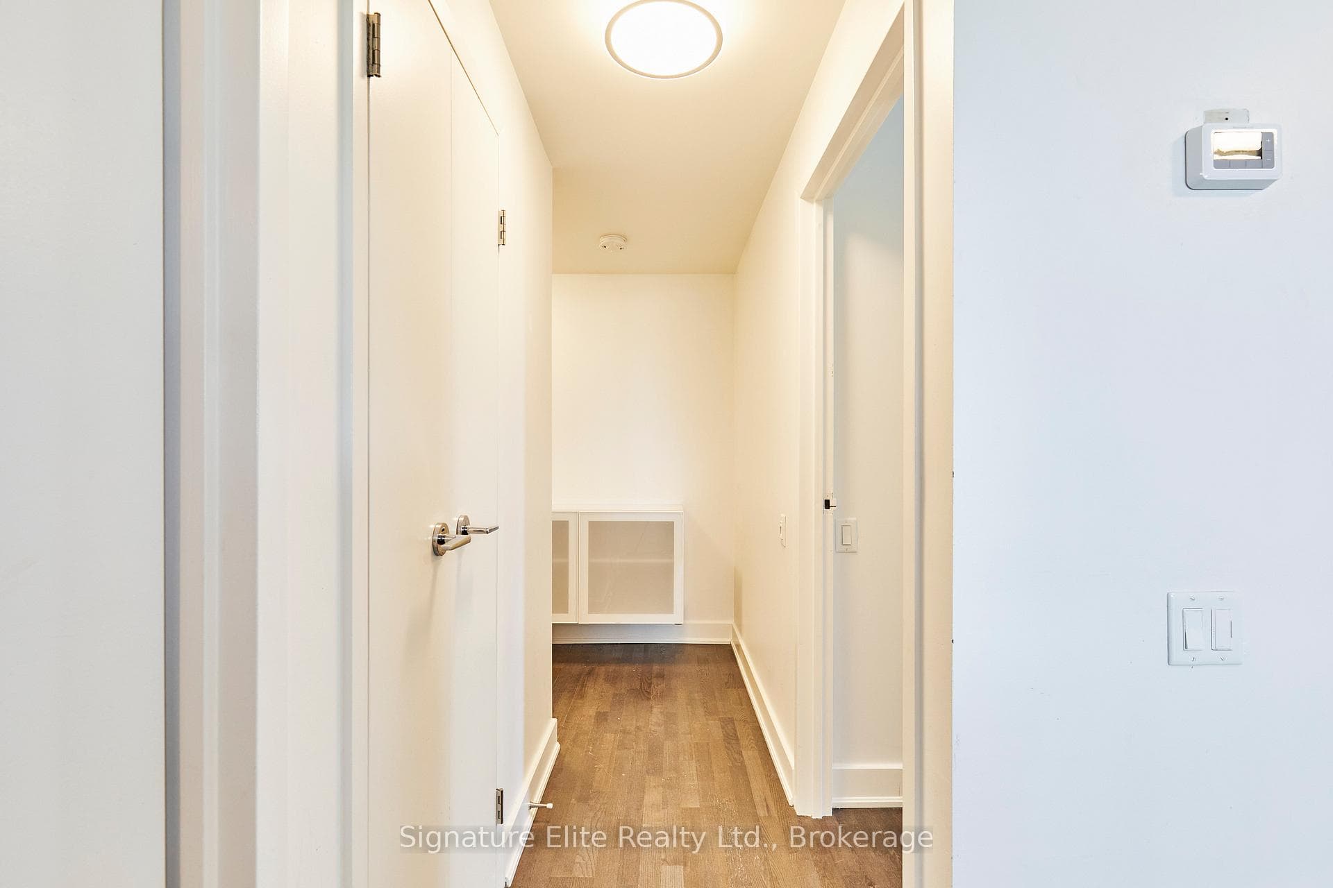233 Carlaw Avenue Unit 812 photo 20
