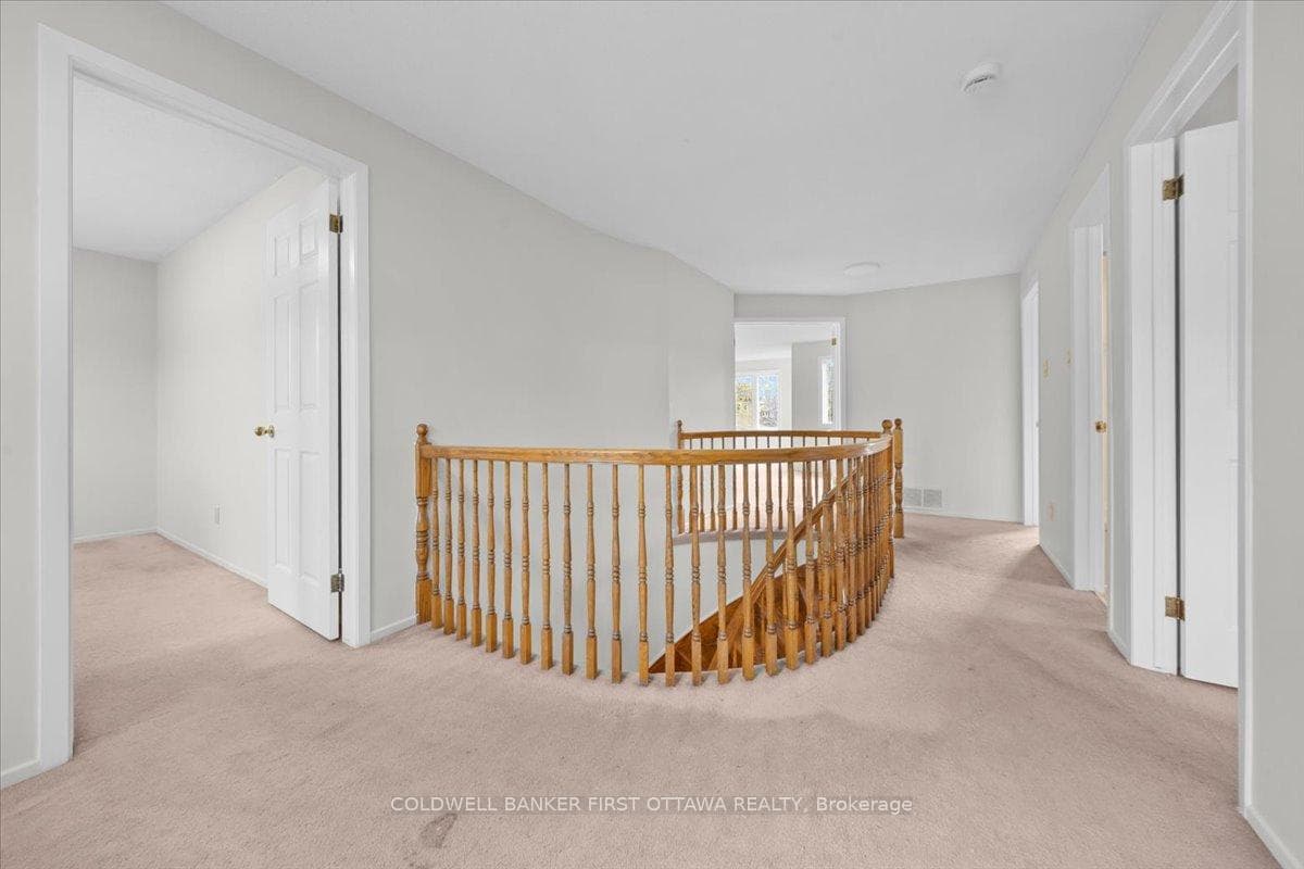 1841 Thistleleaf Crescent photo 22