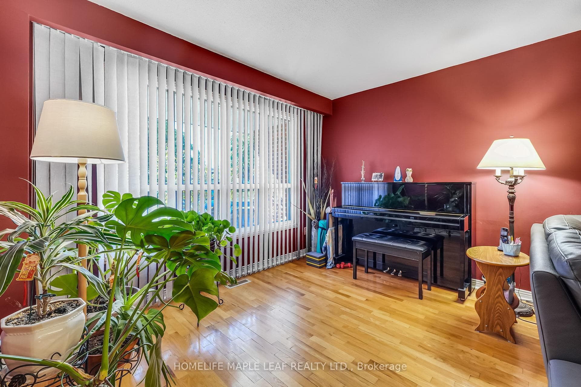 14 Manitou Crescent photo 6