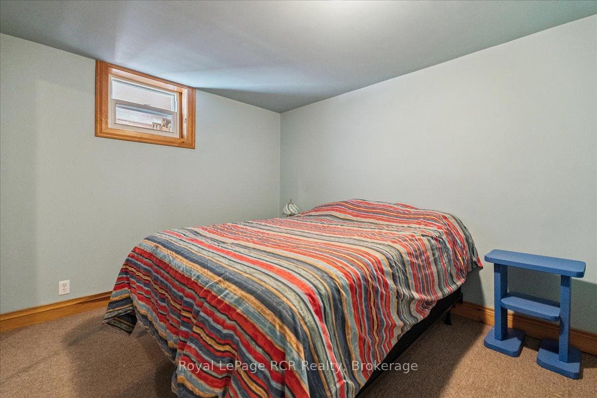 202 Gore Crescent photo 37