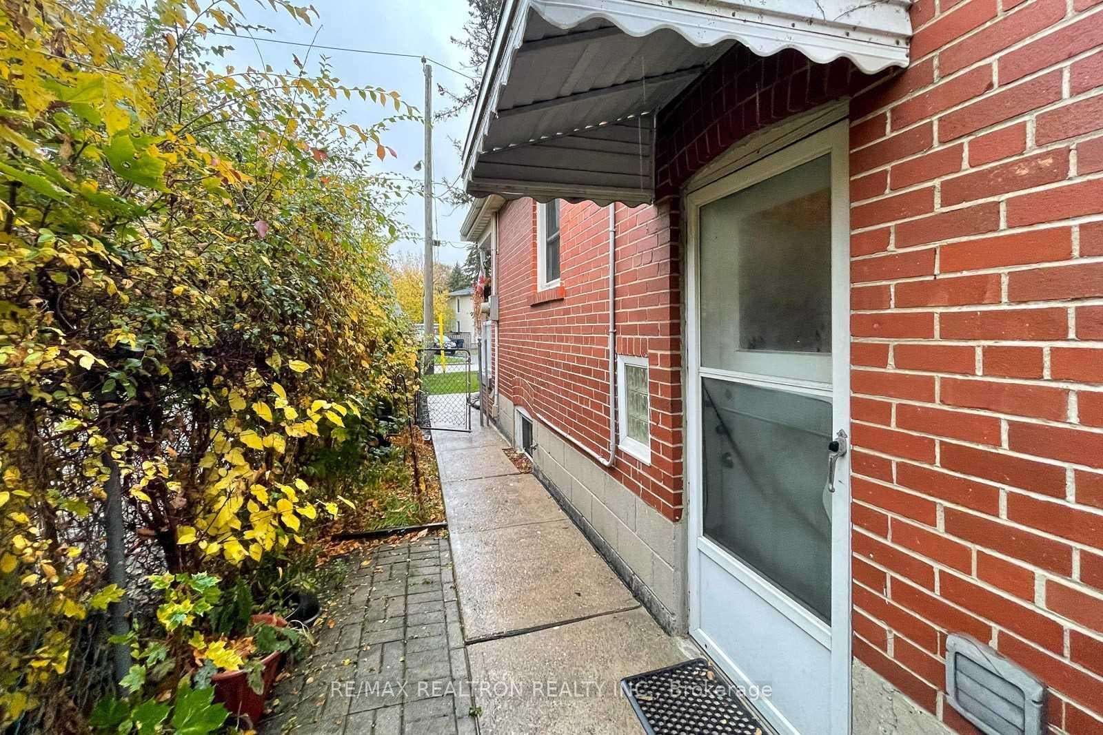 28 Irvington Crescent Unit Upper photo 30