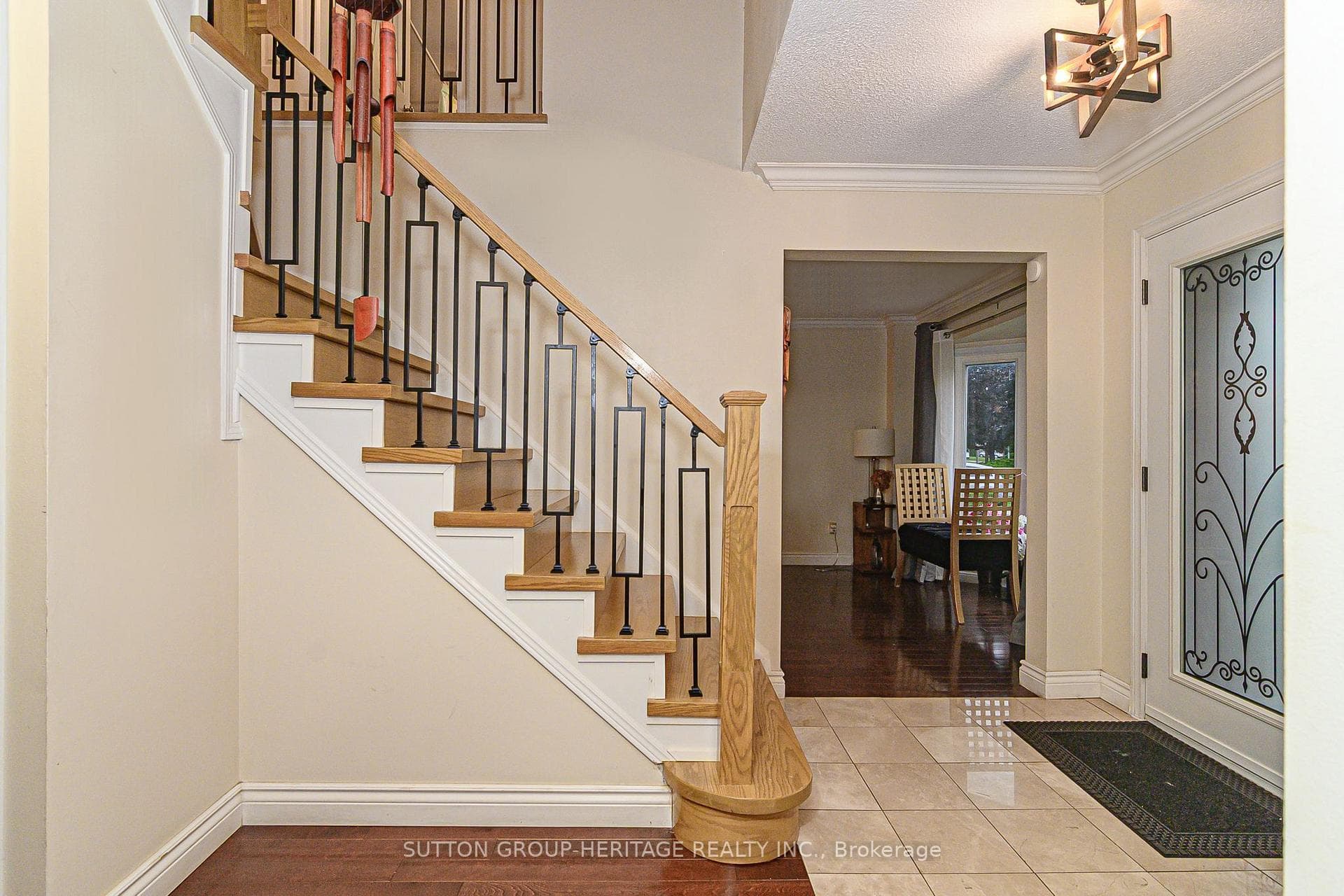209 Bassett Boulevard photo 5