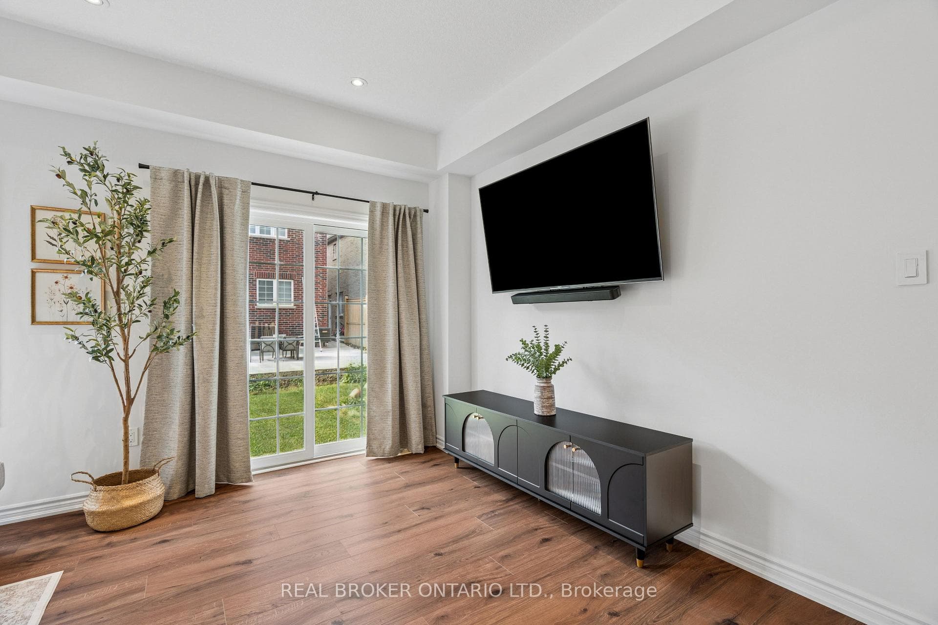 9 Elsegood Drive photo 16