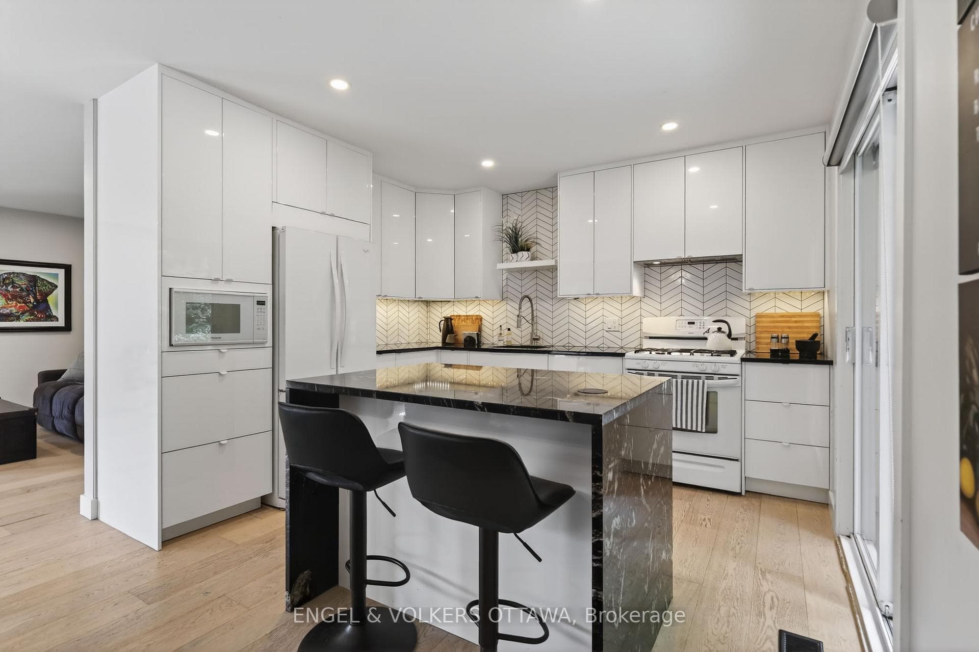 164 McClintock Way Unit 6 photo 16