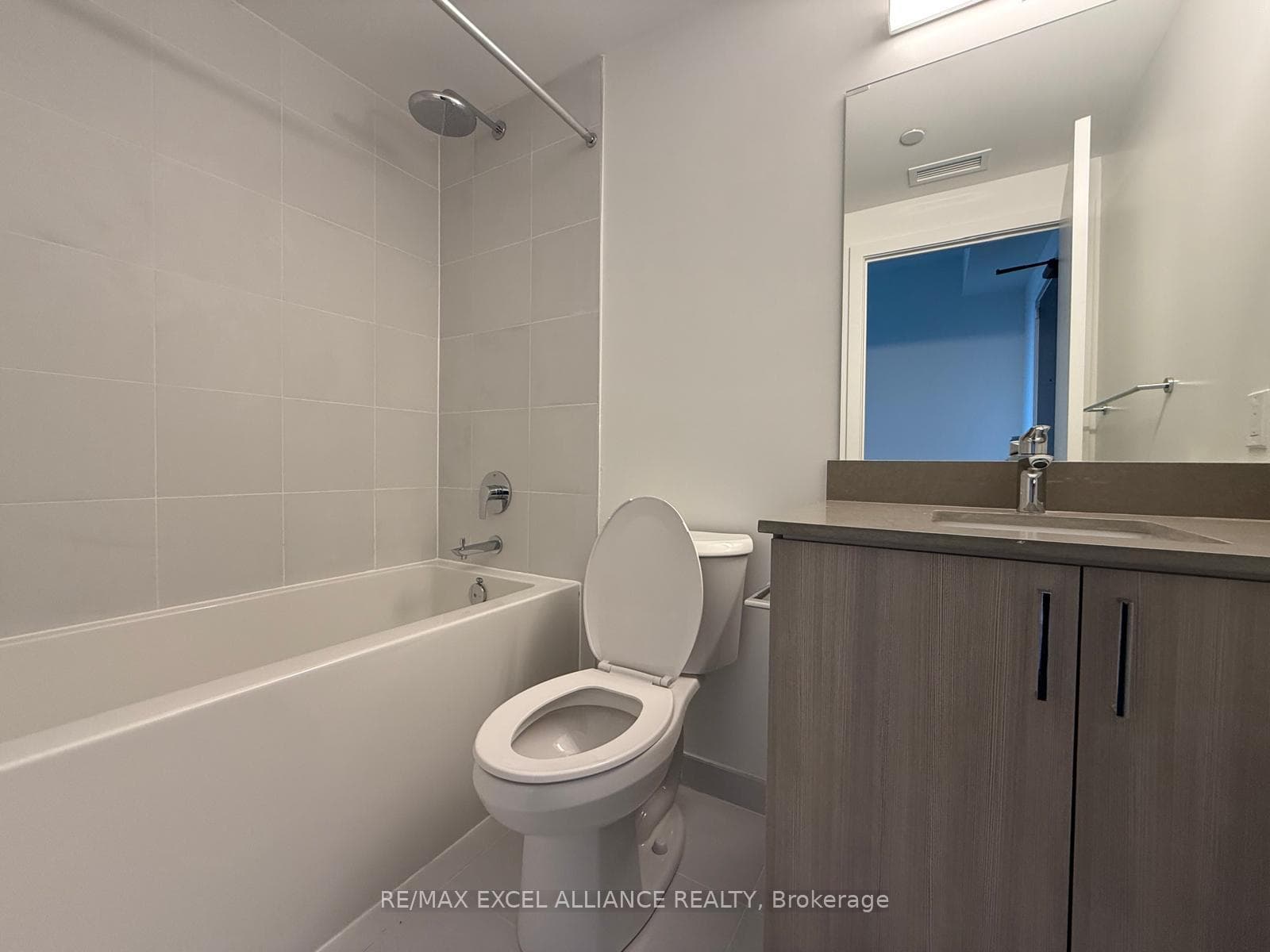 1005 Dundas Street Unit 626 photo 4