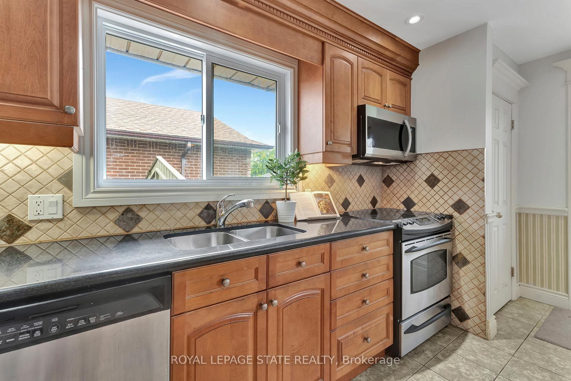 411 East 15th Street photo 8