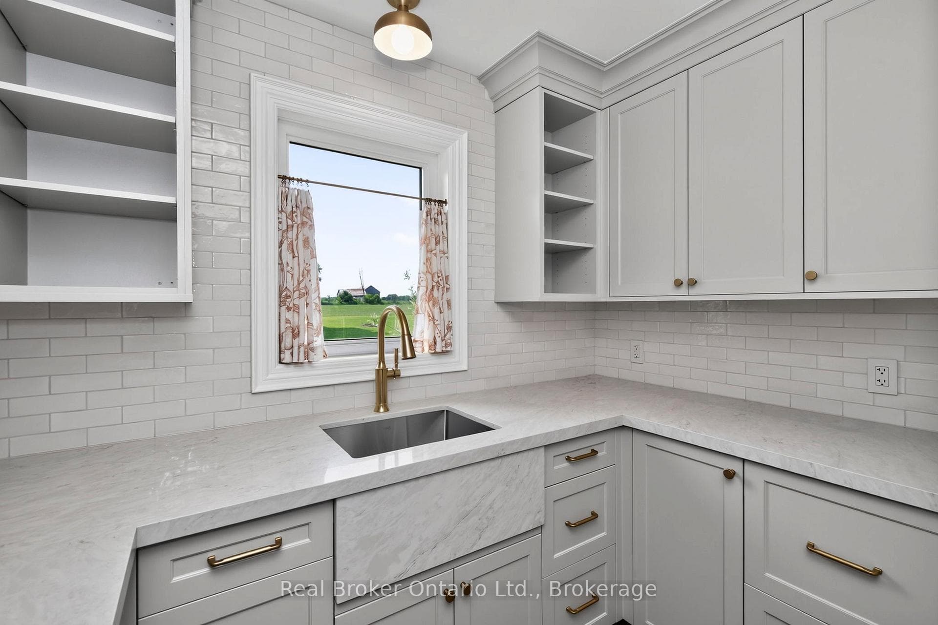 Ample Quartz Counters for Prep