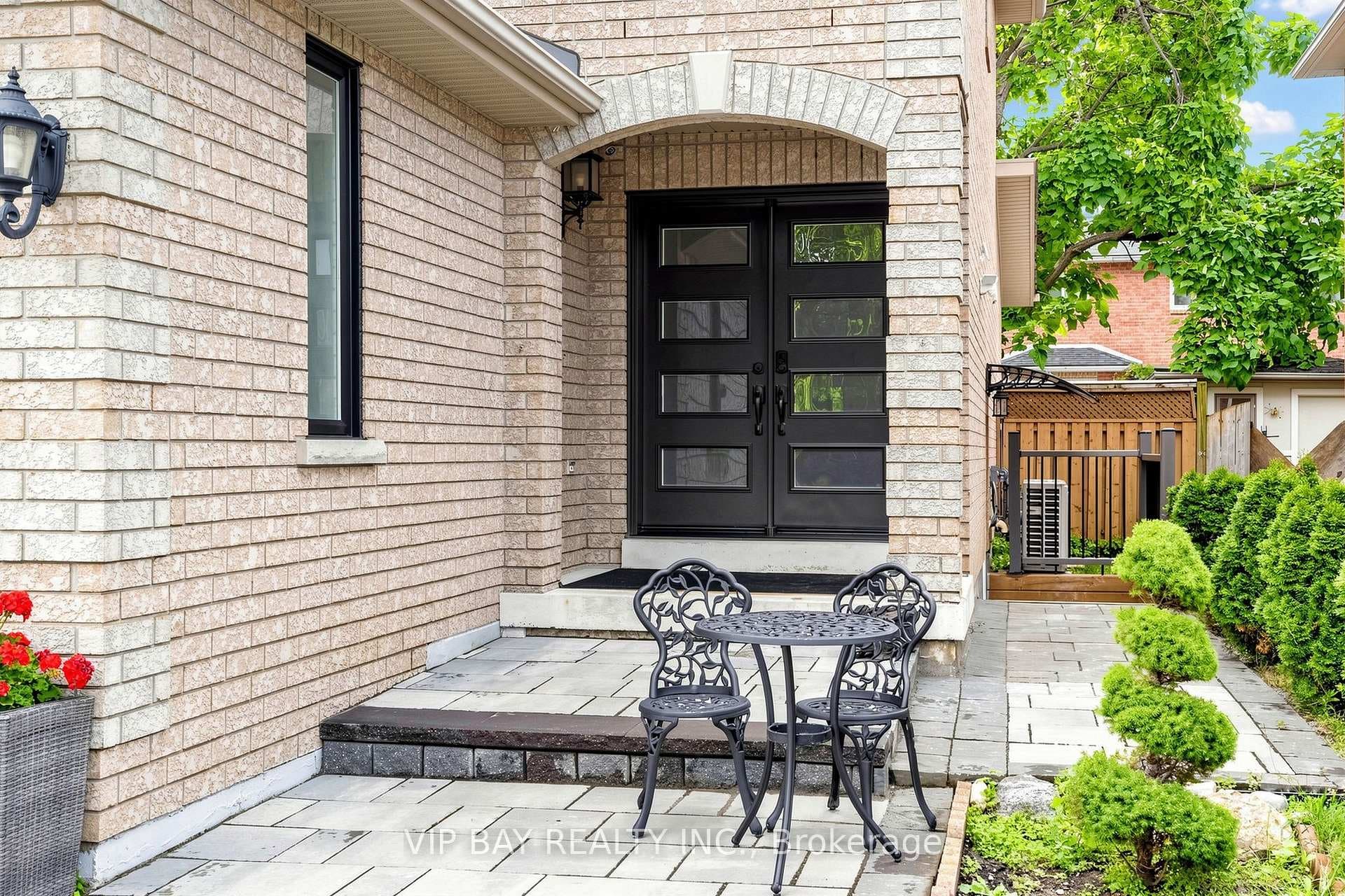77 Amberview Drive photo 3