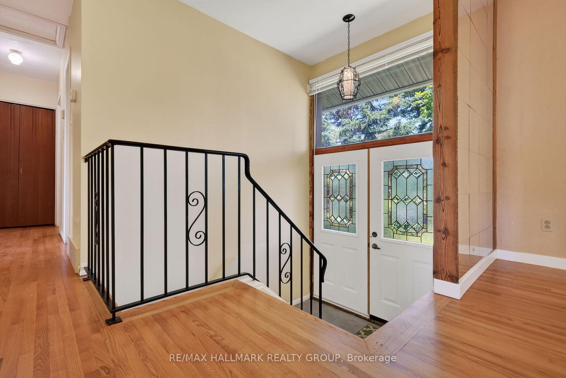 738 Stiles Crescent photo 3