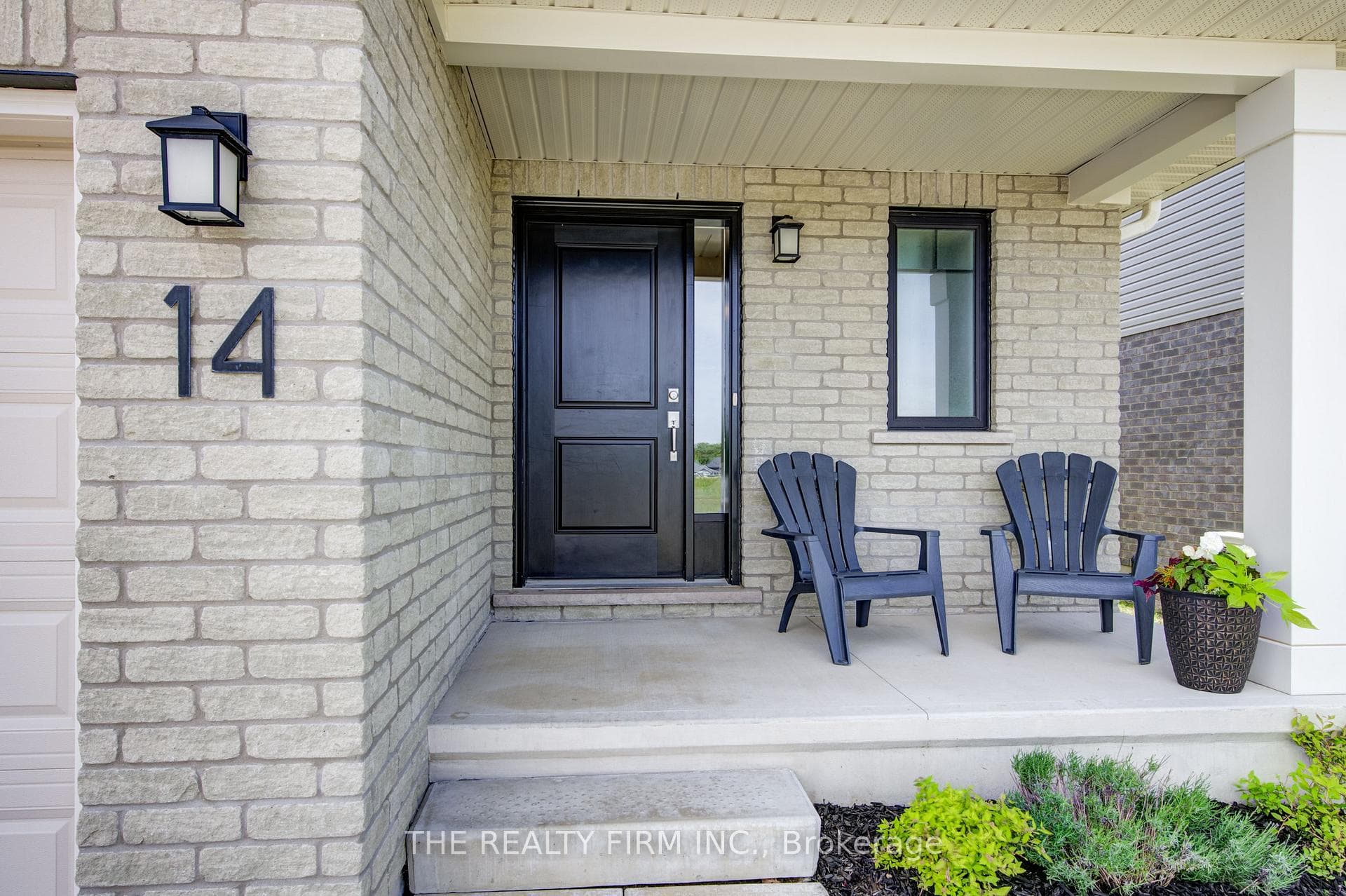 14 Weir Crescent photo 4