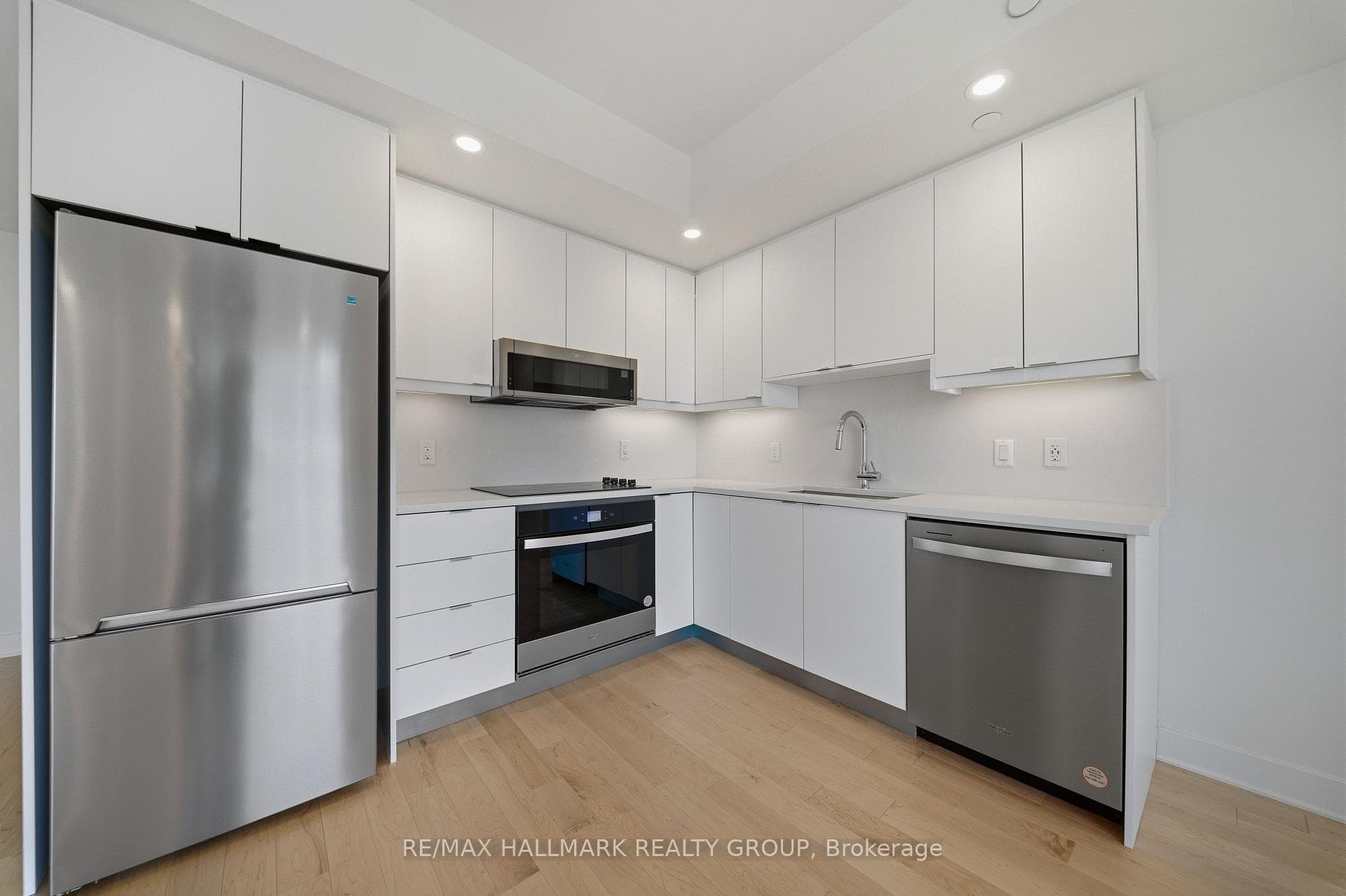 180 George Street Unit 2001 photo 9
