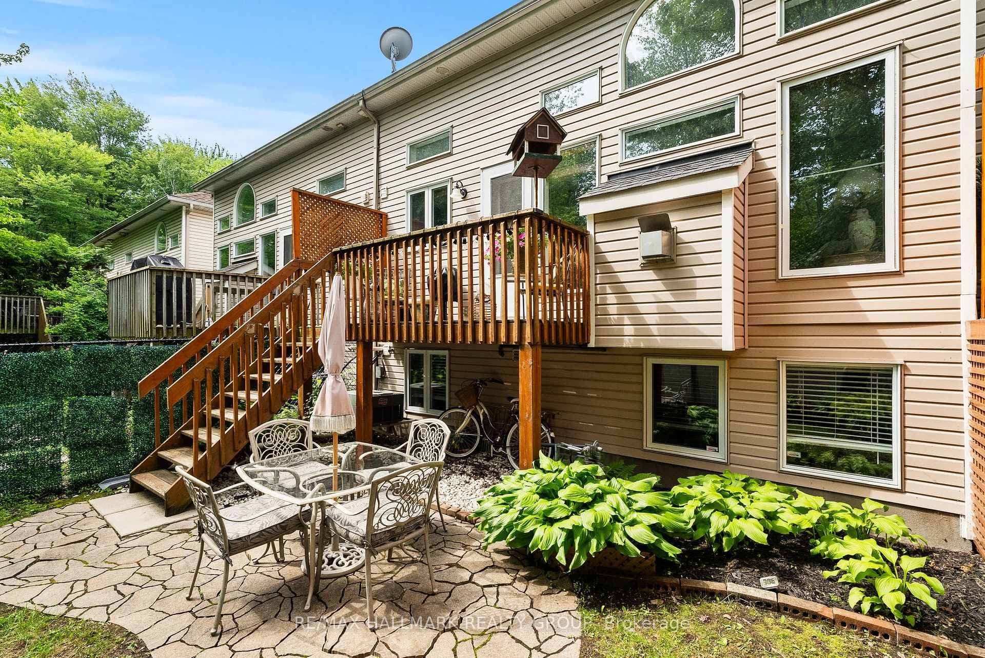 243 Gladeview Private photo 35