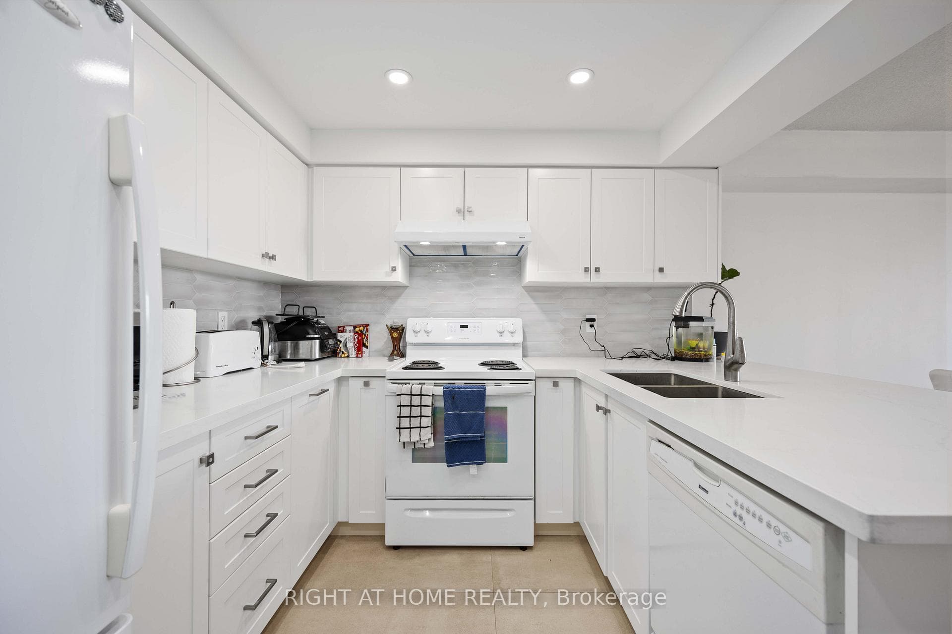 309 Major Mackenzie Drive Unit 522 photo 6