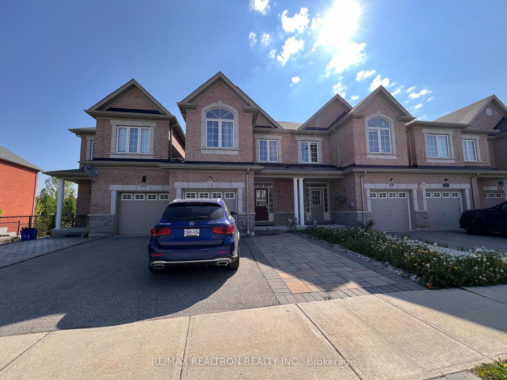 31 Napanee Street photo 1