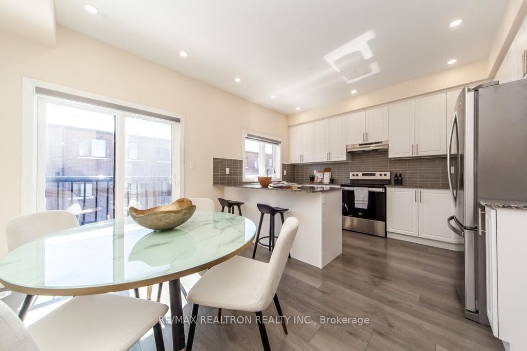 250 FINCH Avenue Unit 406 photo 17