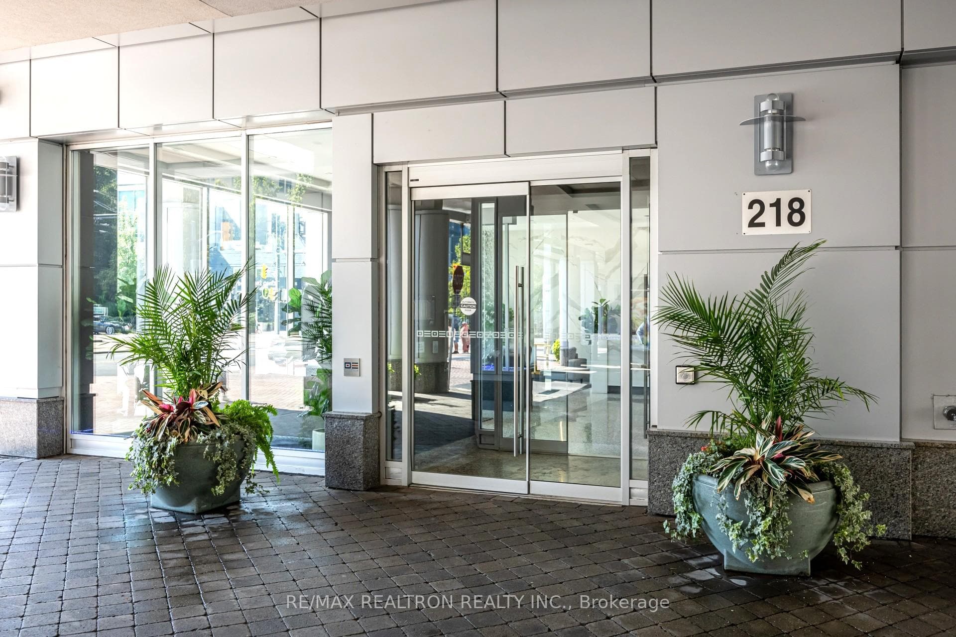218 Queens Quay Unit 1612 photo 31