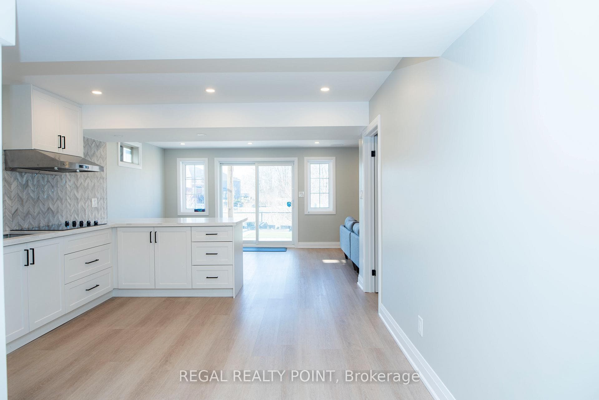 145 Roy Harper Avenue photo 2