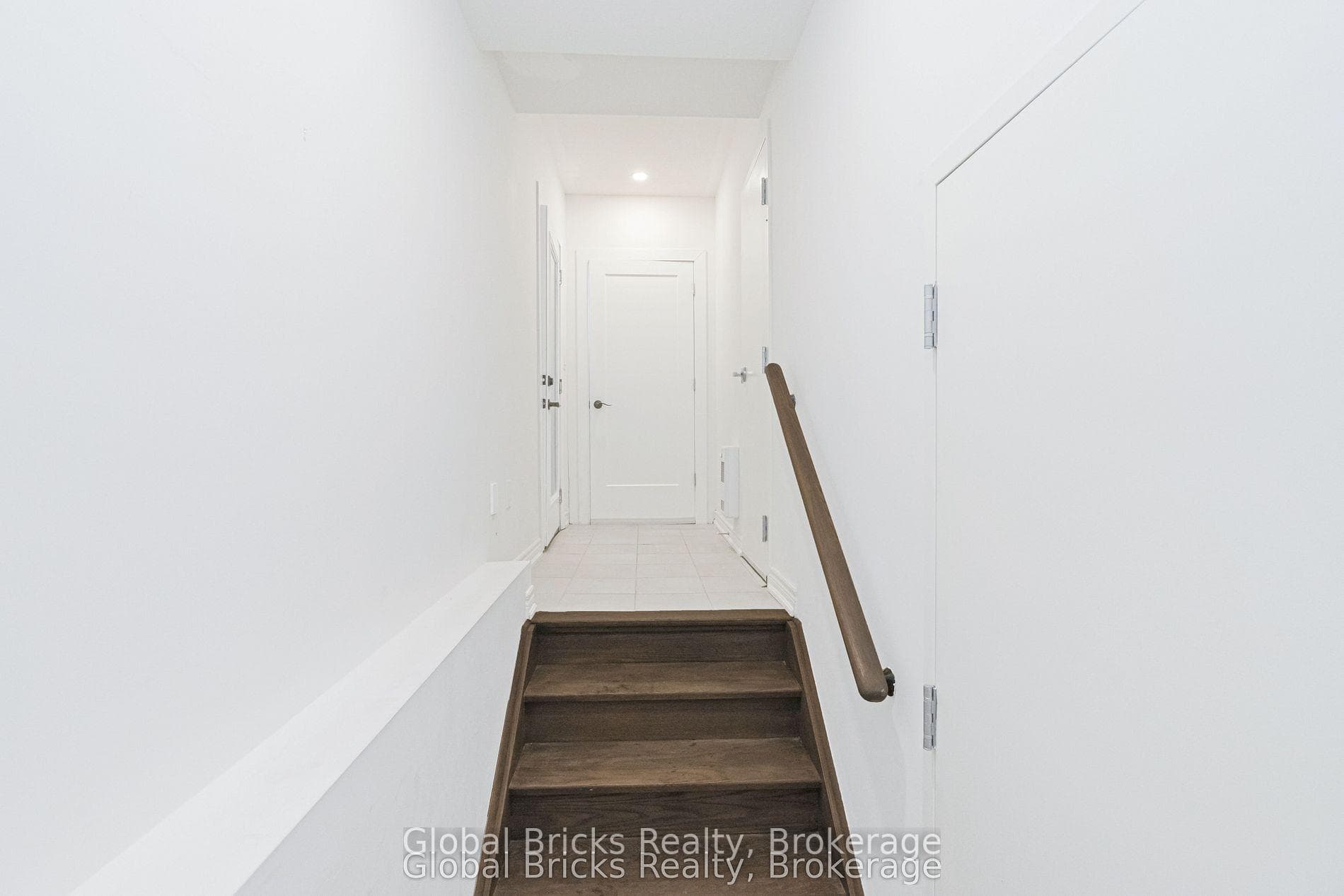 49 Burnhamthorpe Road photo 11