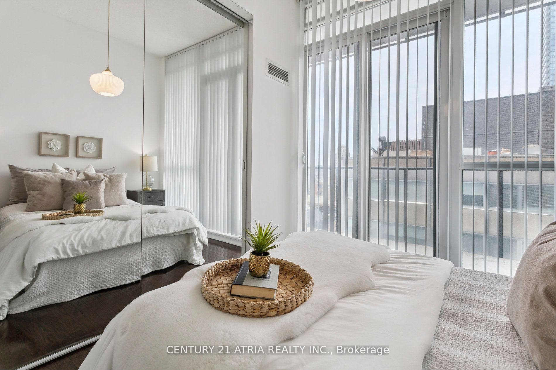 770 bay Street Unit 1212 photo 13